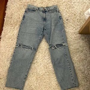 cute straight/ baggy legged jeans. great fit!
